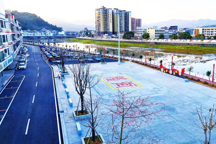 1752462205149189.jpg 連平縣隆街鎮典型鎮建設項目順利通過竣工驗收.jpg